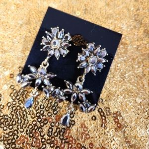 3/$25-Beautiful earings blackish grey shine ✨️ ♥️